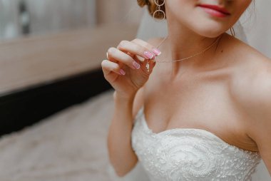 Düğün Gelin elbise ve takı detayları