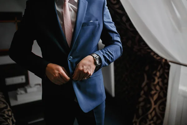 Closeup of man buttoning his jacket, business clothing concept — Stock Photo, Image