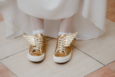 kanatlı bir moda parlak fantezi spor ayakkabı converse gelinin bir