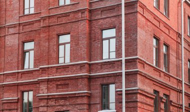 İdari ticari bina. Windows ile bina tuğla 