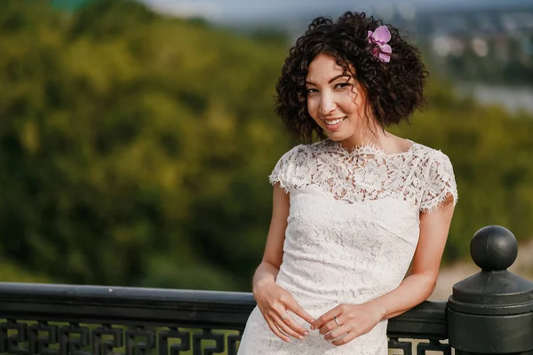 Beautiful young middle east or indian model outdoor shot — Stock Photo, Image