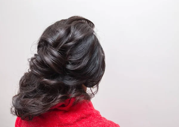 Estilo de cabelo da noite Morena, visão traseira — Fotografia de Stock