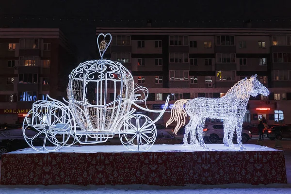 UFA, RUSSIA - OCTOBER 3 2016 Christmas decoration on the streets of a garland in the form of a fairy-tale carriage drawn by horses — Stock Photo, Image