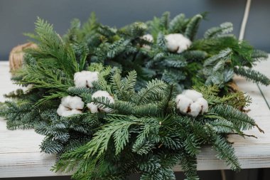 Çuval bezi rustik Noel çelenk pamuk çiçekli