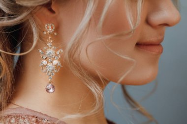 Düğün saç modeli closeup jewerly küpe gelinin İncili