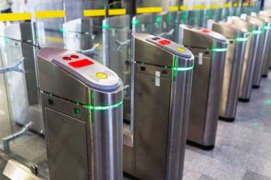 Tren istasyonunun güvenlik ağ geçidi