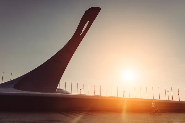 25. července 2016 Adler, Soči, Rusko: olympijský Park architektura v Adler při západu slunce — Stock fotografie