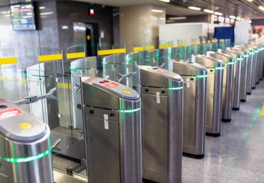 Elektronik erişim kontrol sistemi tren istasyonu closeup
