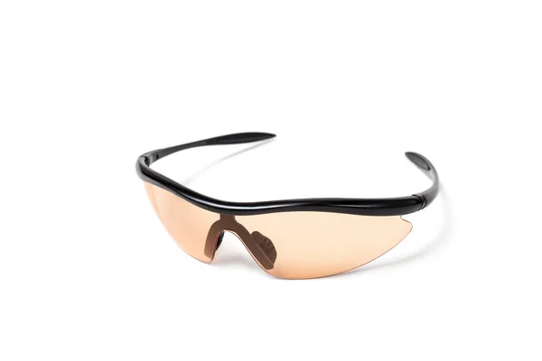 Sportovní cyklistické sluneční brýle s izolované na bílém oranžové čočky — Stock fotografie