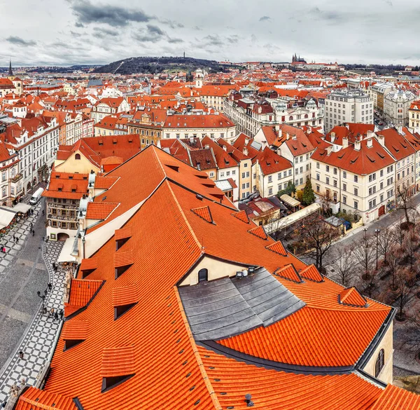 Panorama panoramique sur les toits rouges de Prague République tchèque — Photo