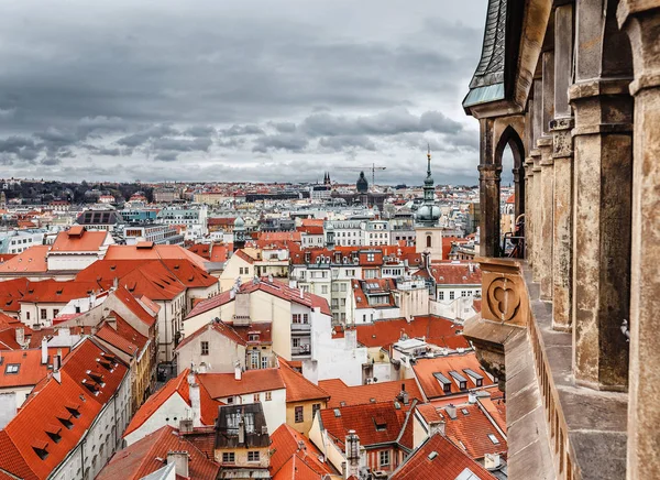 Antennenpanorama über Häuserdächern vom Balkon aus — Stockfoto