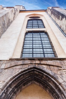 Kilisesi, St. Ilya Prag dar sokakta. Aşağıdan yukarıya görünümü