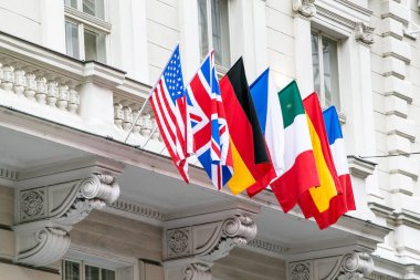 Prag merkezi hükümet birçok çeşitli bayraklar