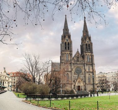 Bir Katolik Gotik Katedrali, St. Ludmila Prag, Çek Cumhuriyeti için Kostel olduğunu.