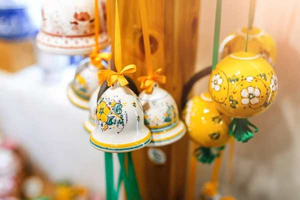 Jolie décoration Oeufs de Pâques colorés — Photo