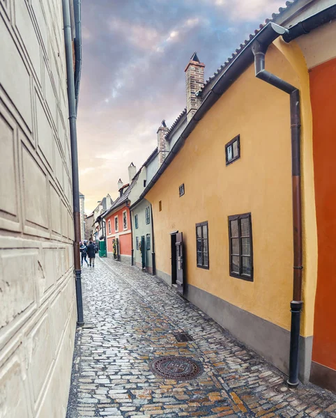 Fairy tale bright colored houses on the famous golden street named Zlata ulicka in Prague 's castle — стоковое фото