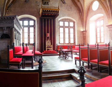 Prague, Çek Cumhuriyeti - 18 Mart, 2017: eski Prag Kalesi Vladislav Hall iç. Bu salonda önemli tarihsel olayları, turnuvalar ve şenlikleri vardı