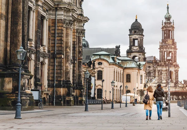 Two women walking together in Dresden, Germany. Travel with friends concept — Stock Photo, Image