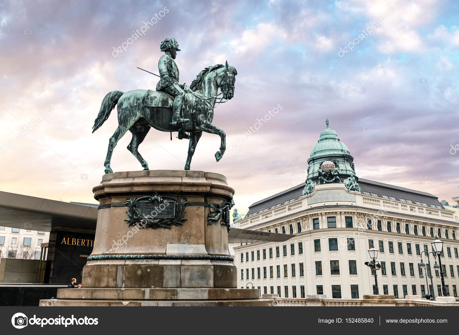 维也纳，奥地利，2017 年3 月23 日︰ 皇帝弗朗茨· 约瑟夫的奥地利艾伯蒂娜艺术博物馆附近骑马雕像—— 库存社论照片© frantic00  #152485840