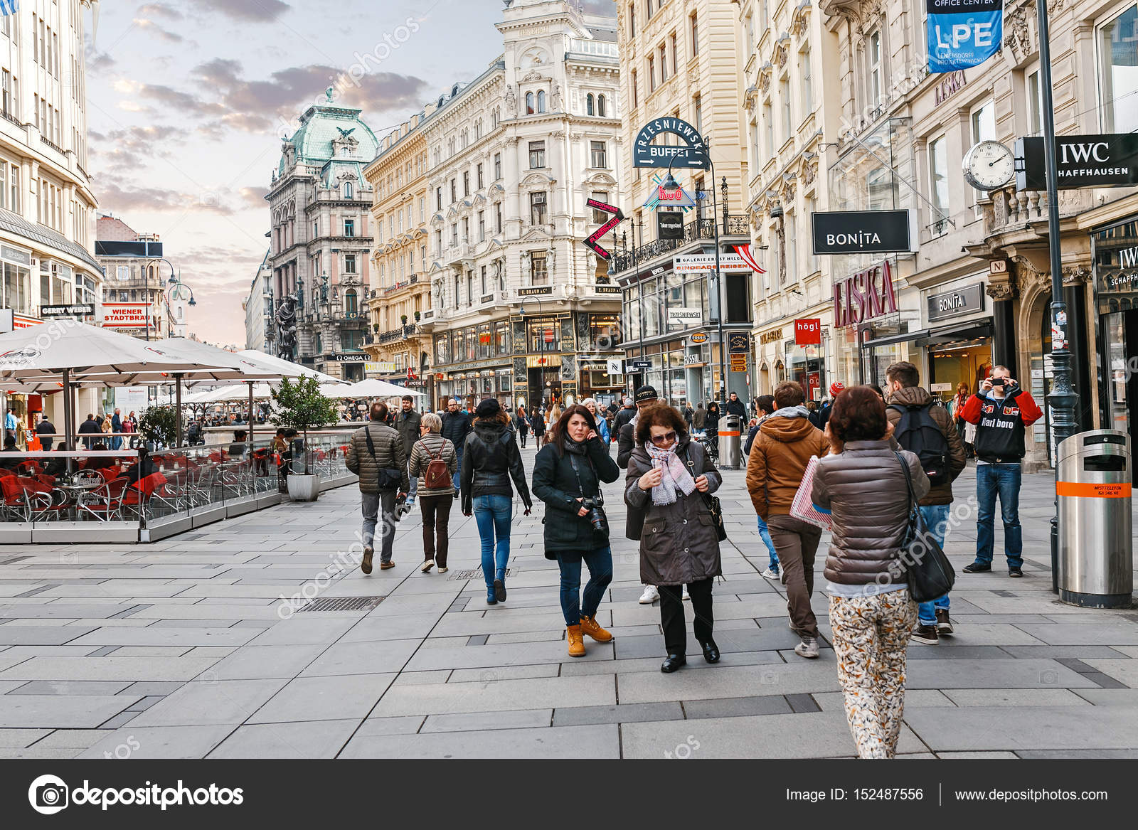 Vienna Austria March 23 17 View Of City Street With Crowds Of People With Old Architecture Stock Editorial Photo C Frantic00