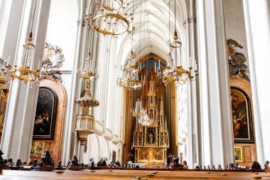 Vienna, Avusturya - 23 Şubat 2017: Gotik iç Augustinian kilise Augustinerkirche Viyana