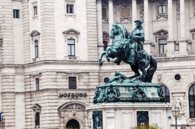 23 Mart 2017, Avusturya, Viyana: Prince Eugene Savoy atlı heykeli Hofburg Sarayı, Roma İmparatorluğu'nun en büyük generallerinden önünde