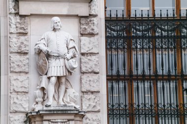 Vienna, Avusturya - Kasım 2015: Hofburg Sarayı'nda bir adam heykeli