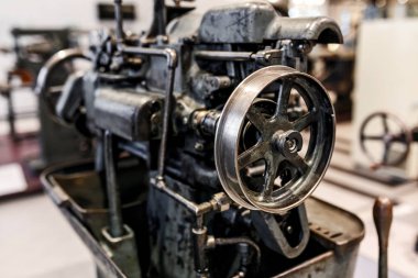 Eski Torna tezgahı ekipmanı çeşitli metal için çalışmak