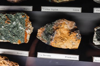 24 Mart 2017, Viyana, Doğal Tarih Müzesi, Avusturya: çeşitli koleksiyonları Müzesi'sergisinde mineral taş