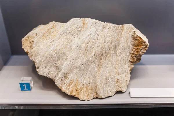 Impact roche fondue formée au cratère de météorite — Photo