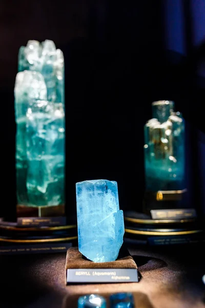 青い宝石アクアマリン ベリルの結晶 — ストック写真