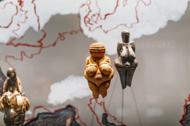 Doğal Tarih Müzesi Viyana, Avusturya, Şubat 2017. Venüs Willendorf n antik yapı pagan Tanrıça annesi, heykelcik yaş 29 bin yıl ve 60 milyon dolar maliyeti