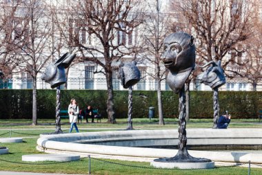 25 Şubat 2017, Viyana, Avusturya: hayvan maymun ve domuza meydanda başkanları Belvedere Sarayı yakınındaki