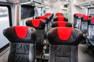 Bir iş sınıfı ya da lüks arabaya iç tren ile yumuşak boş sandalye