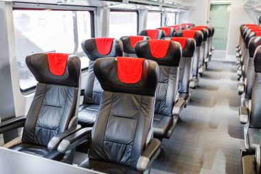 Bir iş sınıfı ya da lüks arabaya iç tren ile yumuşak boş sandalye