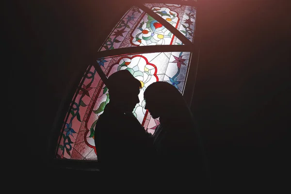 Pareja musulmana en una mezquita vidrieras, ceremonia de boda religiosa islámica - nikah . —  Fotos de Stock