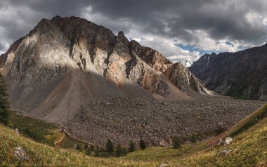 Kayalık dağ manzara sonbahar