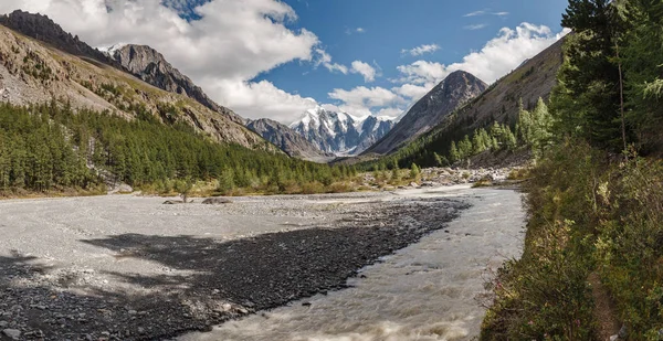 El lago desaparecido Maashei o Majoy panorama en las montañas de Altai, Rusia — Foto de Stock