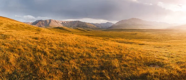 Altopiano delle Highlands Eshtikkel presso l'Altai Centrale in Russia, Siberia — Foto Stock