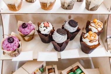 Kek ve kurabiye, şeker dükkanı vitrin satış