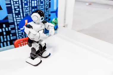 Akıllı İnsansı Robot dans, yüksek teknoloji ve gelecekteki kavramı