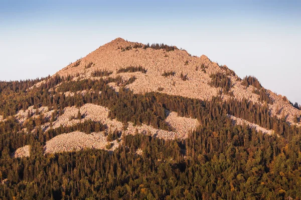 老石峰在乌拉尔山脉 — 图库照片