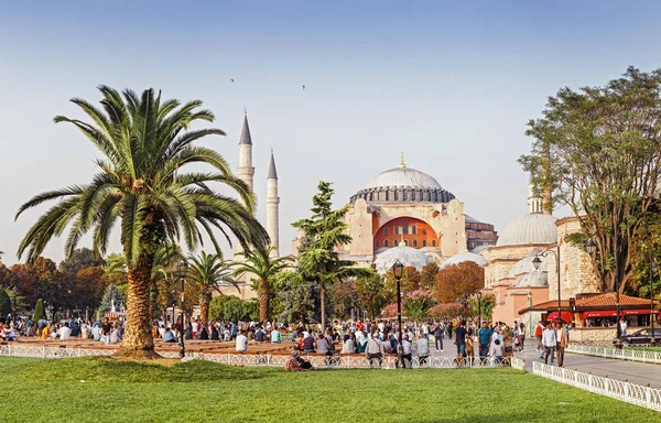 Istanbul, Türkiye - 10 Eylül 2017: Ana turistik İstanbul - Ayasofya Camii ve eski kilise, Türkiye