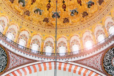 11 Eylül 2017, Türkiye, Istanbul: Süleymaniye Camii boya dekorasyon tavan, detay