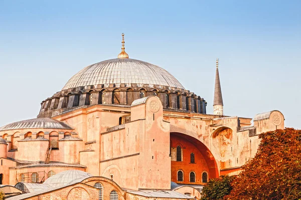 Αγία Σοφία Τζαμί και την ιστορική εκκλησία ημέρα, κινηματογράφηση σε πρώτο πλάνο στην Κωνσταντινούπολη Τουρκία — Φωτογραφία Αρχείου