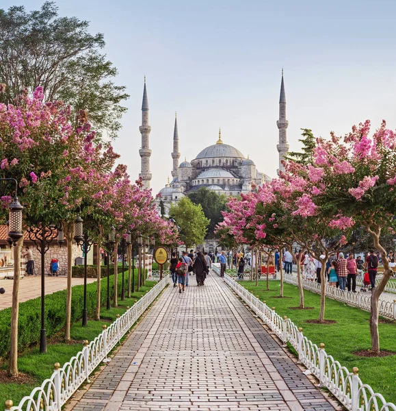Istanbul, Türkei - 10. September 2017: die blaue Moschee oder Sultanahmet camii in istanbul bei Sonnenuntergang — Stockfoto