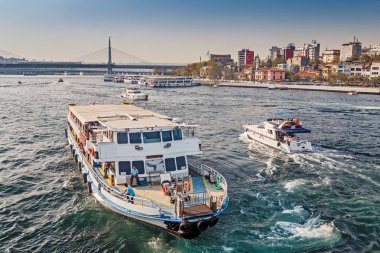 11 Eylül 2017, Türkiye, Istanbul: Haliç manzarasına taşıma ile gemi ve tekne