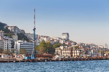 11 Eylül 2017, Türkiye, Istanbul: İnşaat vinçleri ile Istanbul ve Boğaziçi Boğazı görünümünü deniz manzarası