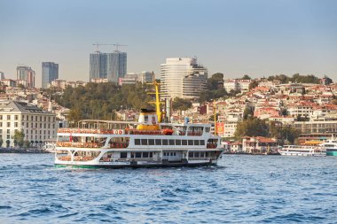 11 Eylül 2017, Türkiye, Istanbul: yolcu feribot gemisi boğaz boyunca Istanbul genelinde insanlar taşır