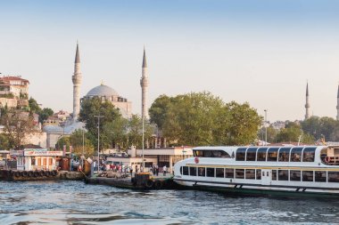 11 Eylül 2017, Türkiye, Istanbul: yolcu feribot gemisi boğaz boyunca Istanbul genelinde insanlar taşır